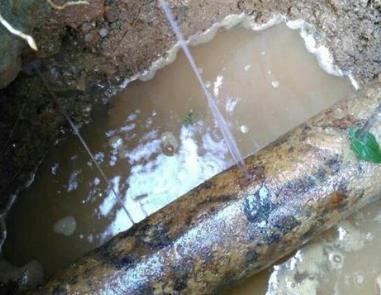 瑶海楼顶渗水维修公司分享下地暖漏水的原因及检测方法。